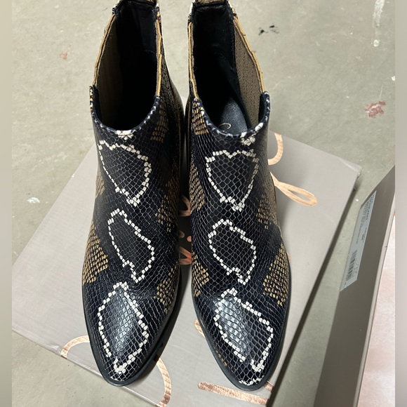 New Crown Vintage booties snake print - Picture 1 of 5